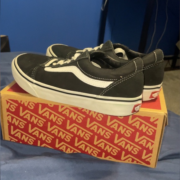Selling Classic black and white vans text or call 226-340-9828 for details - Picture 6 of 8